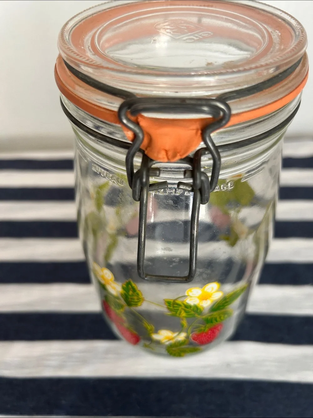 VINTAGE FRANCE Strawberry Blossom 1.5L